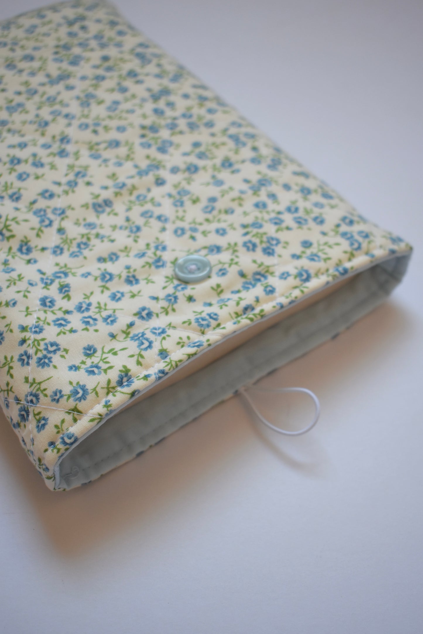 Iris Large Book Sleeve
