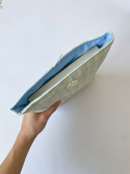 ピンクチェック柄の大型ブックスリーブ